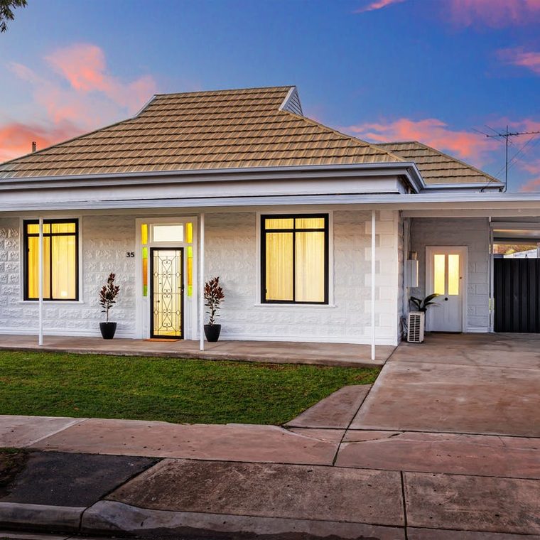 35 Bucknall Road after the renovation, photographed at dusk