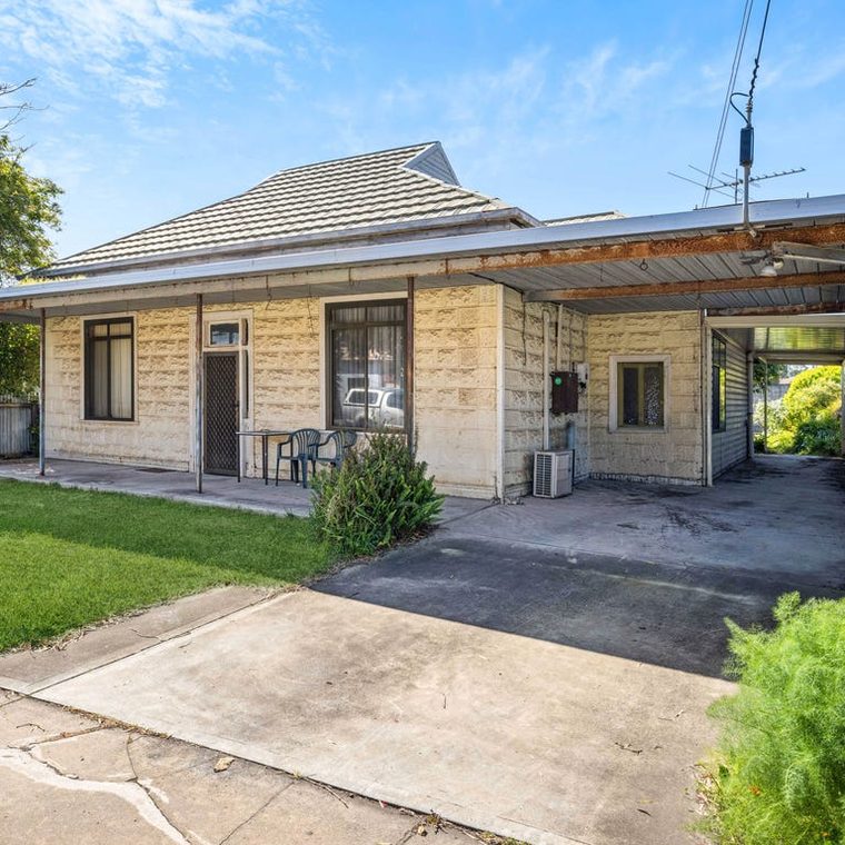 35 Bucknall Road before the renovation — tired facade, bare concrete and overgrown garden